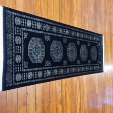 Load image into Gallery viewer, Hand knotted wool rug 19777 size 197 x 77 cm Pakistan