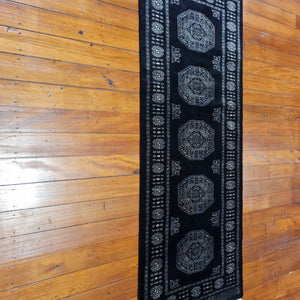 Hand knotted wool rug 19777 size 197 x 77 cm Pakistan