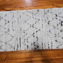 Load image into Gallery viewer, Part wool rug Lana  size 0314 106 size 80 x 140 cm Belgium