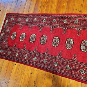 Hand knotted wool rug 31779 size 317 x 79 cm Pakistan