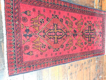 Load image into Gallery viewer, Hand knotted wool rug 10050 size 100 x 50 cm