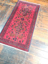Load image into Gallery viewer, Hand knotted wool rug 10050 size 100 x 50 cm