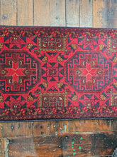Load image into Gallery viewer, Hand knotted wool rug 10456 size 104 x 56 cm