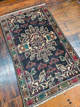 Load image into Gallery viewer, Hand knotted wool rug 13582 size 135 x 82 cm