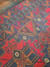 Load image into Gallery viewer, Hand knotted wool rug 12982 size 129 x 82 cm