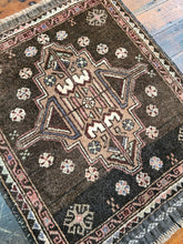 Load image into Gallery viewer, Hand knotted wool Rug 7057 size 70 x 57 cm