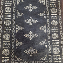 Load image into Gallery viewer, Hand knotted wool rug 12776 size 127 x 76 cm Pakistan