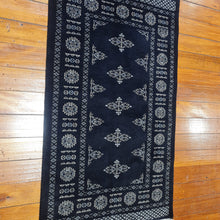 Load image into Gallery viewer, Hand knotted wool rug 13076 size 130 x 76 cm Pakistan