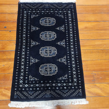 Load image into Gallery viewer, Hand knotted wool rug 9559 size 95 x 59 cm Pakistan