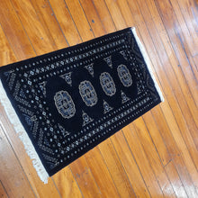 Load image into Gallery viewer, Hand knotted wool rug 9559 size 95 x 59 cm Pakistan