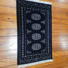 Load image into Gallery viewer, Hand knotted wool rug 9559 size 95 x 59 cm Pakistan