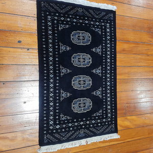 Hand knotted wool rug 9559 size 95 x 59 cm Pakistan