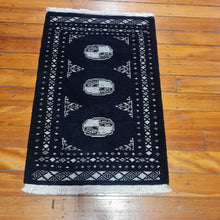 Load image into Gallery viewer, Hand knotted wool rug 9564 size 95 x 64 cm Pakistan