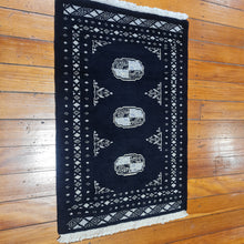 Load image into Gallery viewer, Hand knotted wool rug 9564 size 95 x 64 cm Pakistan