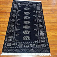 Load image into Gallery viewer, Hand knotted wool rug 15993 size 159 x 93 cm Pakistan