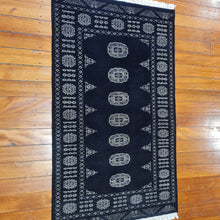 Load image into Gallery viewer, Hand knotted wool rug 15993 size 159 x 93 cm Pakistan