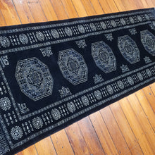 Load image into Gallery viewer, Hand knotted wool rug 19978 size 199 x 78 cm Pakistan