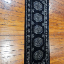 Load image into Gallery viewer, Hand knotted wool rug 19978 size 199 x 78 cm Pakistan