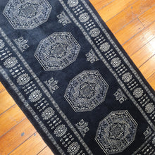 Load image into Gallery viewer, Hand knotted wool rug 19978 size 199 x 78 cm Pakistan