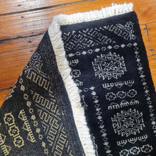 Load image into Gallery viewer, Hand knotted wool rug 26978 size 269 x 78 cm Pakistan