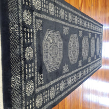 Load image into Gallery viewer, Hand knotted wool rug 19777 size 197 x 77 cm Pakistan