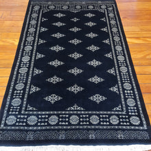 Load image into Gallery viewer, Hand knotted wool rug 187121 size 187 x 121 cm Pakistan