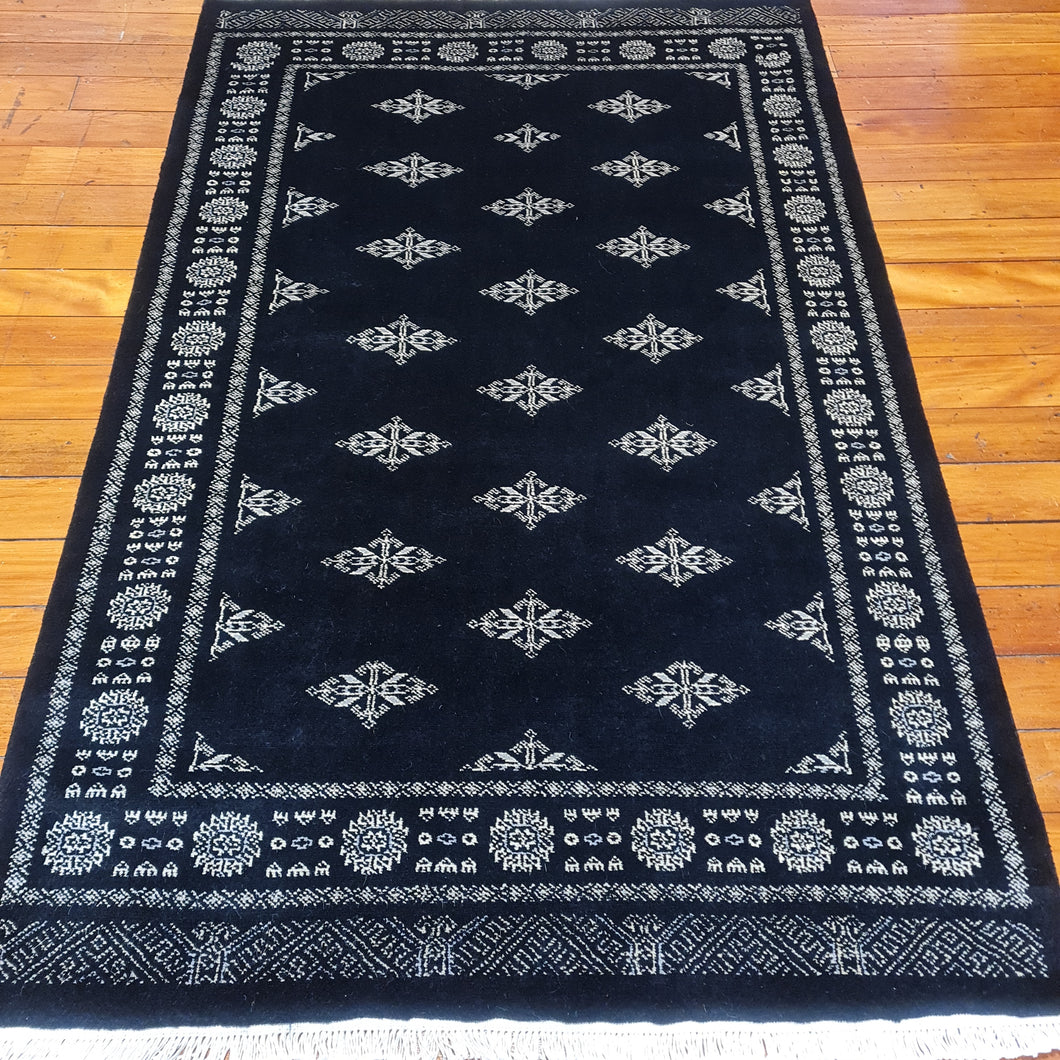 Hand knotted wool rug 187121 size 187 x 121 cm Pakistan