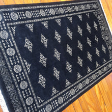 Load image into Gallery viewer, Hand knotted wool rug 187121 size 187 x 121 cm Pakistan