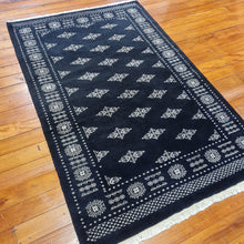 Load image into Gallery viewer, Hand knotted wool rug 189122 size 189 x 122 cm Pakistan
