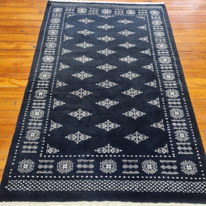 Hand knotted wool rug 189122 size 189 x 122 cm Pakistan
