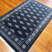 Load image into Gallery viewer, Hand knotted wool rug 189122 size 189 x 122 cm Pakistan