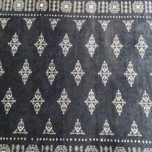 Load image into Gallery viewer, Hand knotted wool rug 189122 size 189 x 122 cm Pakistan