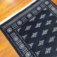 Load image into Gallery viewer, Hand knotted wool rug 189122 size 189 x 122 cm Pakistan