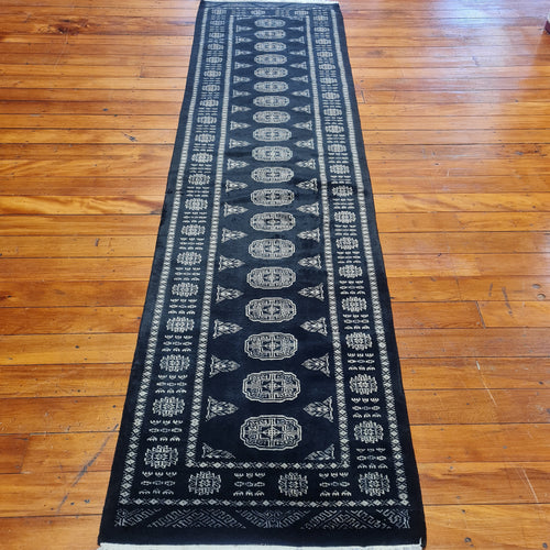 Hand knotted wool rug 27776 size 276 x 76 cm Pakistan