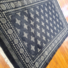 Load image into Gallery viewer, Hand knotted wool rug 243171 size 243 x 171 cm Pakistan