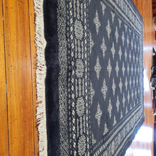 Load image into Gallery viewer, Hand knotted wool rug 243171 size 243 x 171 cm Pakistan