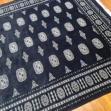 Load image into Gallery viewer, Hand knotted wool rug 296199 size 296 x 199 cm Pakistan
