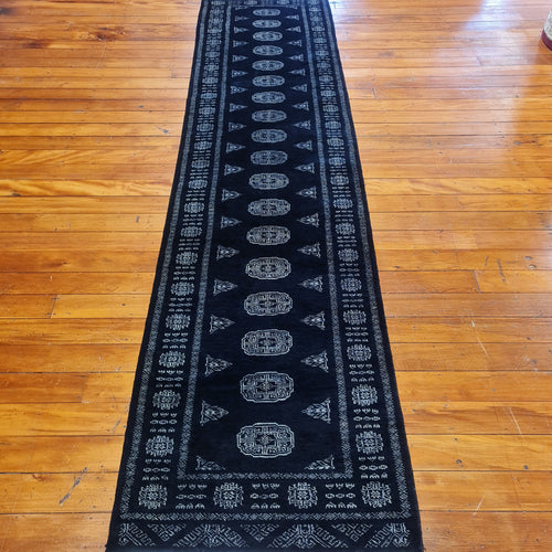 Hand knotted wool rug 32377 size 323 x 77 cm Pakistan