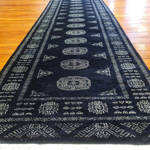 Hand knotted wool rug 32377 size 323 x 77 cm Pakistan