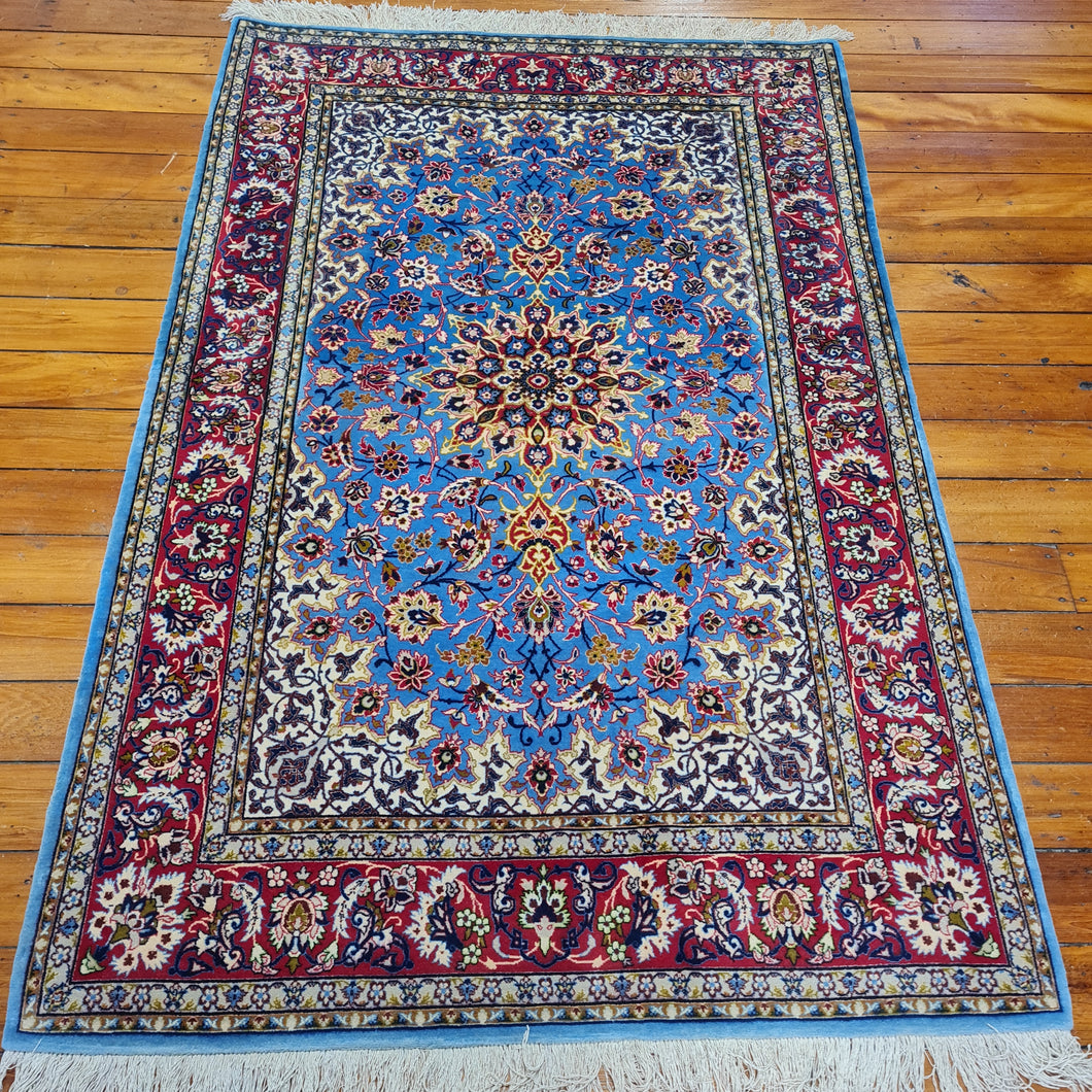 Hand knotted wool rug on silk foundation 163108 size 163 x 108 cm Isfahan Iran