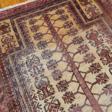 Load image into Gallery viewer, Hand knotted wool Rug 11782 size 117 x 82 cm  Afghanistan