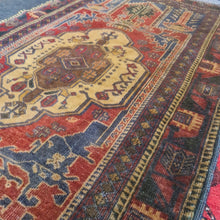 Load image into Gallery viewer, Hand knotted wool Rug 13485 size  134 x 85 cm Afghanistan
