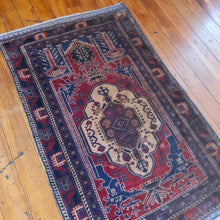 Load image into Gallery viewer, Hand knotted wool Rug 13485 size  134 x 85 cm Afghanistan