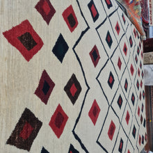 Load image into Gallery viewer, Hand knotted wool Rug 234169 size 234 x 169 cm Morocco