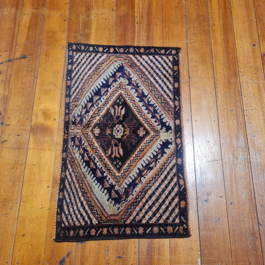 Hand knotted wool Rug 4473 size 44 x 73 cm Iran