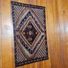 Load image into Gallery viewer, Hand knotted wool Rug 4473 size 44 x 73 cm Iran