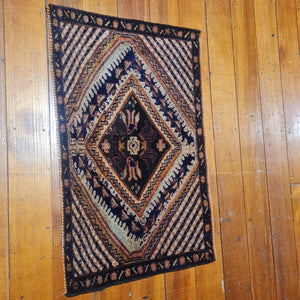 Hand knotted wool Rug 4473 size 44 x 73 cm Iran