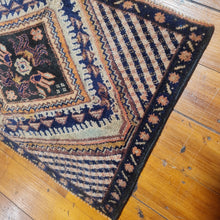 Load image into Gallery viewer, Hand knotted wool Rug 4473 size 44 x 73 cm