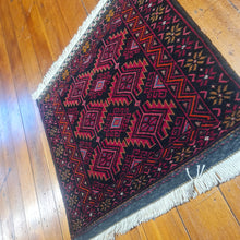 Load image into Gallery viewer, Hand knotted wool Rug 5458 size 54 x 58 cm