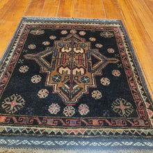 Load image into Gallery viewer, Hand knotted wool Rug 7278 size 72 x 78 cm Iran